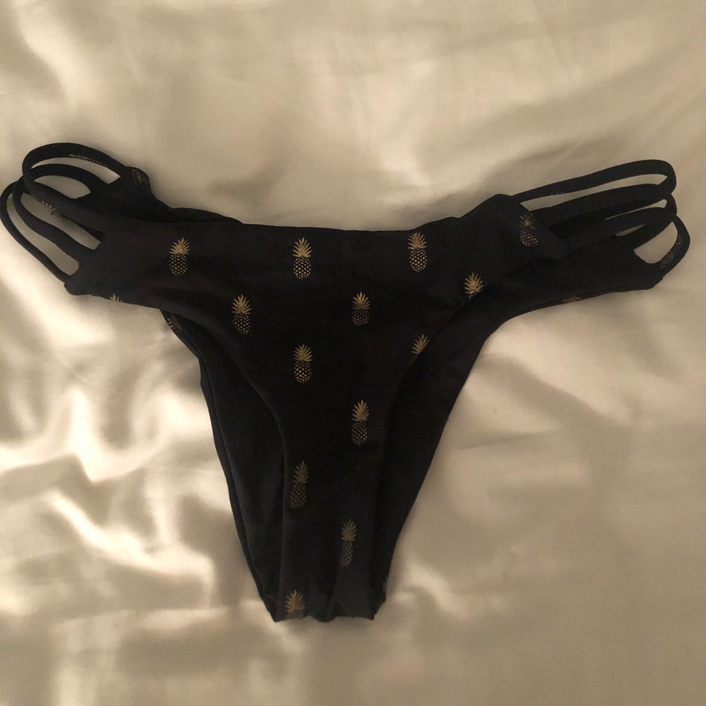 Black bikini bottoms
